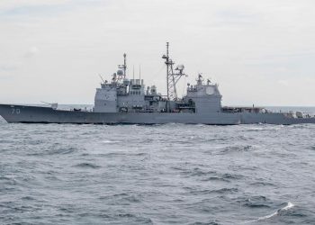 Trump pressiona Venezuela com outro navio e submarino nuclear