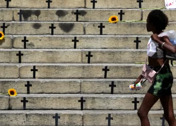 Casos de feminicídio por arma de fogo aumentam em 2025 no país