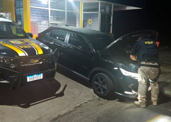PRF apreende carro adulterado e prende motorista na BR-381