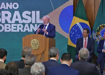 Governo anuncia R$ 30 bilhões em crédito para setores afetados por tarifaço