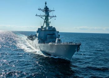 Navios enviados por Trump têm mais poder de fogo que a Venezuela