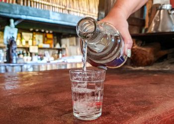 Nova lei estadual desburocratiza produção e comercialização de cachaça e aguardente em Minas Gerais