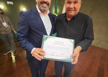 Valadares é homenageada em BH por excelência na alimentação escolar