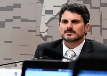 Moraes manda Marcos do Val usar tornozeleira eletrônica