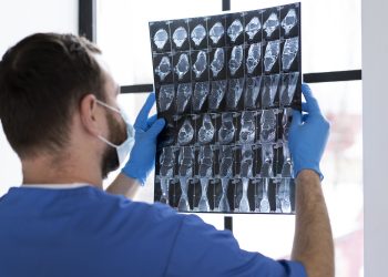 Anvisa aprova medicamento oral para tratar tumores cerebrais