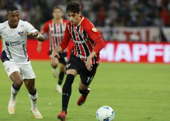 São Paulo vacila demais, perde da LDU e se complica na Libertadores