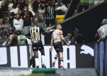 Bernard salva no fim, Atlético bate Bolívar e vai à semi da Sul-Americana