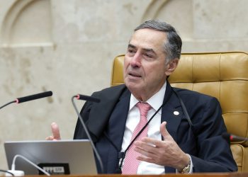 Barroso se despede da presidência do STF, diz que tribunal preservou democracia e se emociona