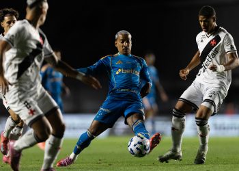 Vasco vence, se afasta do Z4 e Cruzeiro perde chance de dormir na liderança