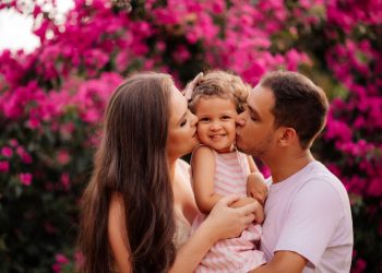 Livro infantil vira símbolo de campanha para salvar menina com doença rara