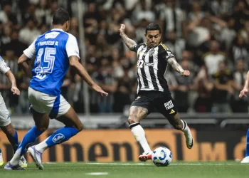Cruzeiro e Atlético se enfrentam em clássico decisivo no Mineirão pela Copa do Brasil