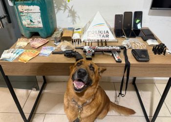 Submetralhadora com adesivo do ‘Pernalonga’ é apreendida em megaoperação da PM