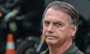 Benefícios vitalícios de Bolsonaro são suspensos pela Justiça Federal