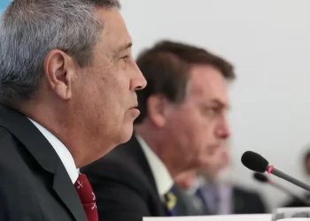 Após quebrar dente, Braga Netto pede autorização para fazer exames