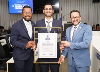 Advogado Calânico Rios recebe Título de Cidadão Valadarense