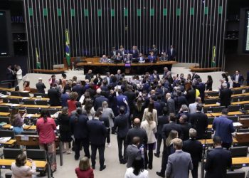 Câmara impõe derrota ao governo, avança com anistia e vai decidir se dá perdão ou reduz penas