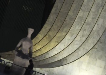 STF publica edital de notificação da denúncia contra Eduardo Bolsonaro