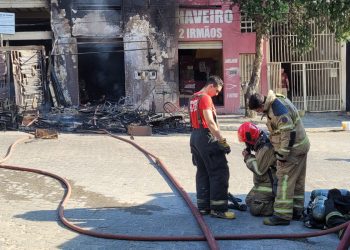 Incêndio destrói reformadora de móveis no bairro Altinópolis