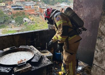 Incêndio atinge fábrica de torresmos; funcionária fica ferida