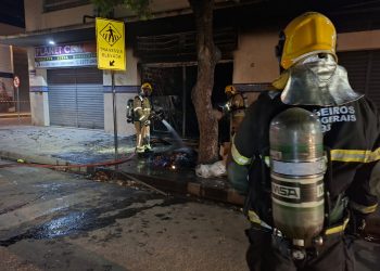 Incêndio destrói pizzaria no bairro Lourdes em Valadares