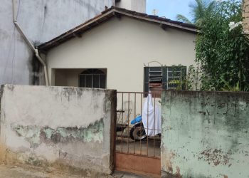 Homem de 67 anos é encontrado morto dentro de casa