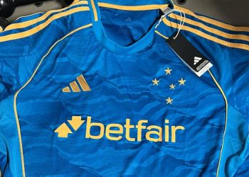 Cruzeiro e Adidas preparam lançamento especial do 3º uniforme da temporada