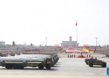 China mostra tríade de armas nucleares e exibe poder bélico em desfile que exalta Xi