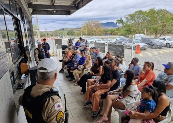 Cine Trânsito leva conscientização a motoristas durante Semana Nacional de Trânsito 2025 em Valadares