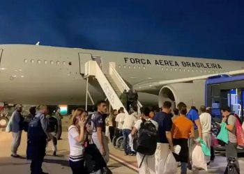 Valadares terá debate sobre deportados