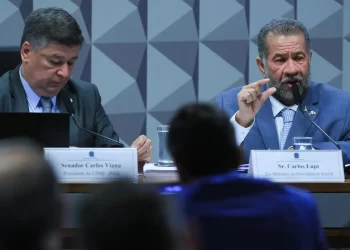 Lupi diz que governo acompanhava, mas sem dimensão de fraudes no INSS