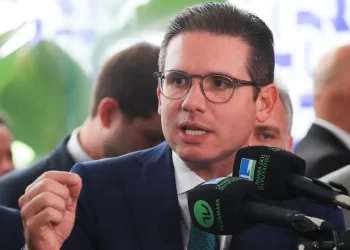 Motta nega que Lula tenha falado sobre cassação de Eduardo Bolsonaro