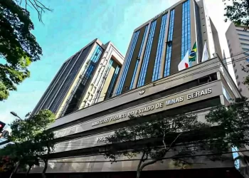 Acusado de violência doméstica e tortura é extraditado da Bélgica para Minas Gerais