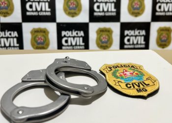 Polícia prende homem acusado de agredir companheira com garrafa, chutes e pedaços de telha