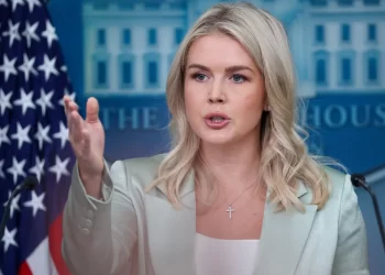 Casa Branca diz que EUA não terão medo de usar poder econômico e militar por liberdade de expressão