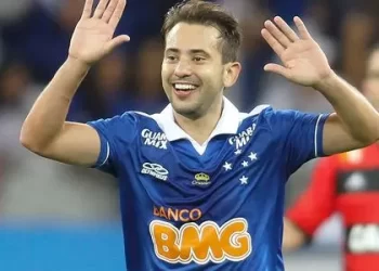 Bicampeão Brasileiro pelo Cruzeiro, Éverton Ribeiro revela câncer na tireoide e cirurgia