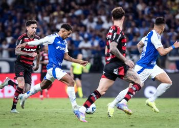 Flamengo e Cruzeiro se enfrentam em jogo decisivo pelo Brasileirão