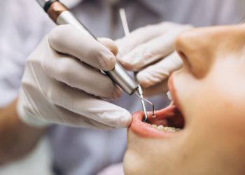 Escassez de dentistas nos EUA preocupa comunidades rurais