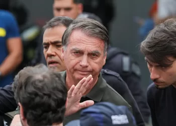 Moraes nega pedido da defesa e mantém prisão domiciliar de Bolsonaro