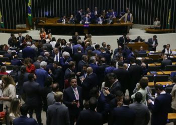 Câmara aprova isenção do IR para quem ganha até R$ 5 mil