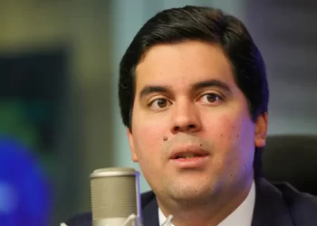 União Brasil abre processo de expulsão contra Sabino após ministro decidir ficar no governo Lula