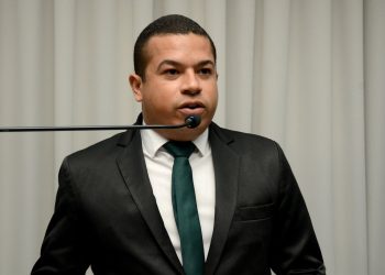 Vereador Igor Costa retorna à Câmara de Valadares após licença