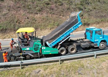 Nova 381 realiza manutenção e sinalização na BR-381 entre Caeté e Valadares