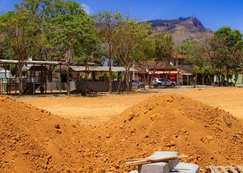 Prefeitura investe em melhorias na sede e nos distritos com obras em ruas, praças e estradas