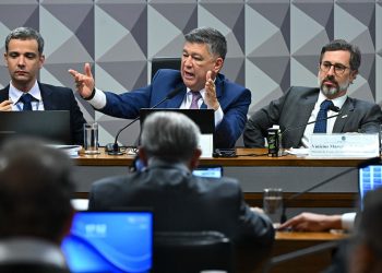 CPMI do INSS ouve ex-procurador-geral e empresária investigados por fraudes na Previdência