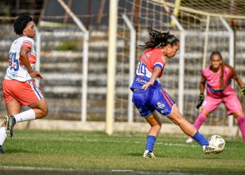 VEC goleia Araguari e segue com chances de classificação no Mineiro Feminino