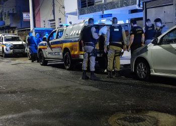 Operação em Valadares flagra venda de bebidas falsificadas e álcool a menor após homicídio