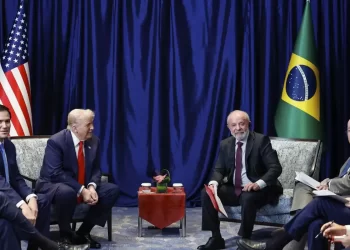 Lula se reúne com Trump na Malásia e discute relações entre Brasil-EUA