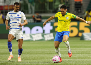 Palmeiras e Cruzeiro empatam em jogo com polêmica e brilho de Carlos Miguel