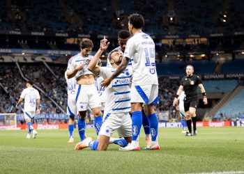 Cruzeiro bate Grêmio com gol do convocado Fabrício Bruno e segue na briga