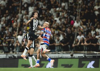 Deyverson faz três gols, pede desculpa, e Fortaleza empata com Atlético-MG